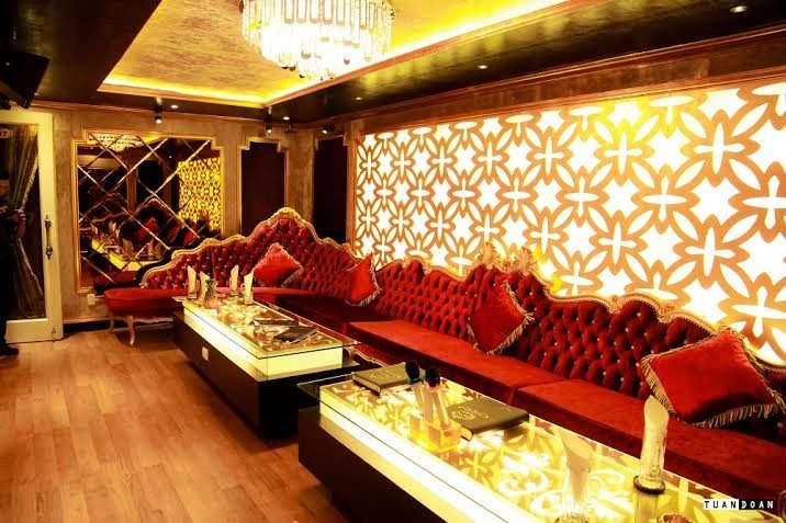 LA ROYAL KTV 红绒卡座包厢