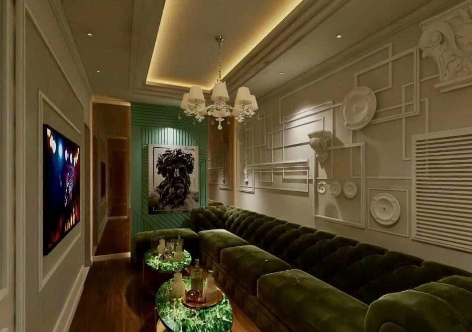 NEW 127 KTV 长条形包厢，米白色几何浮雕墙配墨绿丝绒绗缝长卡座与绿云石圆几